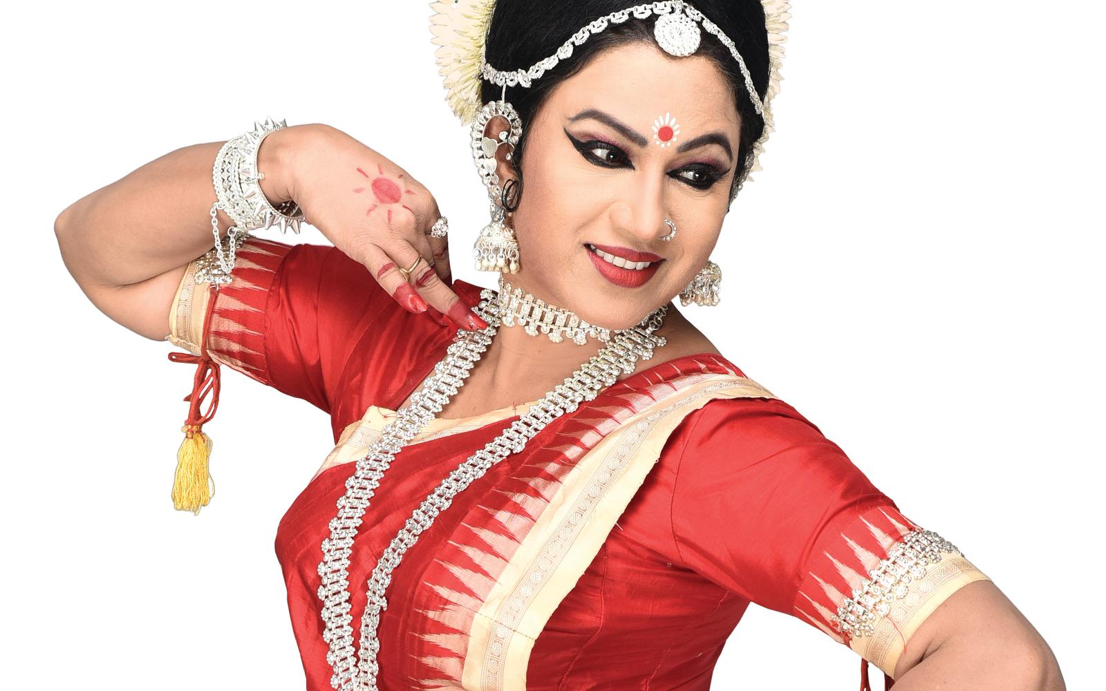 Shubhada Varadkar in a red blouse and cream Odissi skirt, hand at her waist.